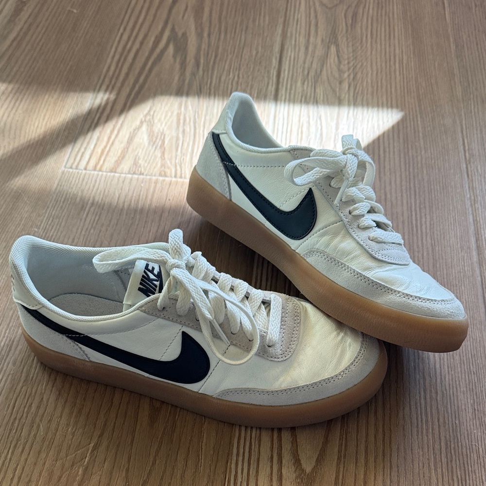 Nike White and Black Gum Sole low rise retro Sneakers size 7 women’s